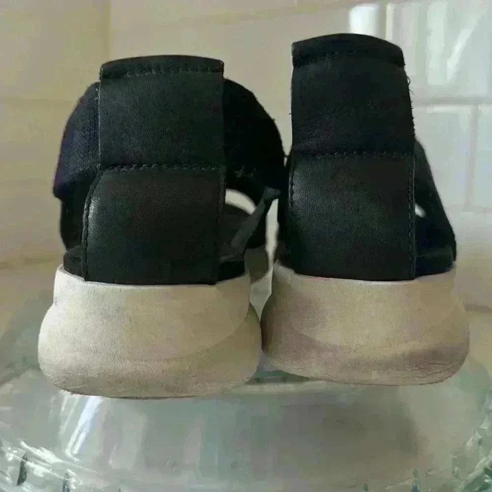 OTBT Forever Whitney black leather slip on cutout sandals size 8 - Picture 5 of 9